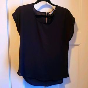 Black Hippie Rose Short Sleeve Top. Size M
